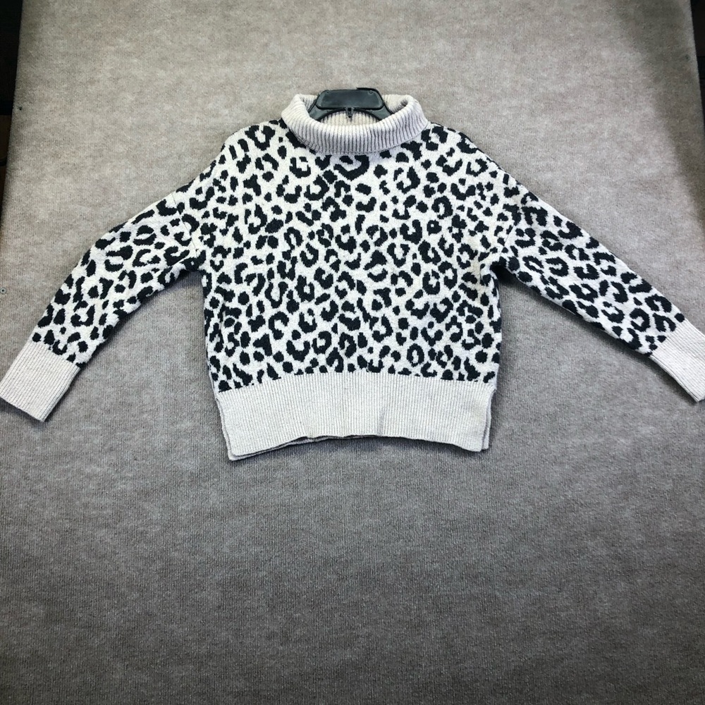 Yes/Lola brand sweater leapord pattern size medium